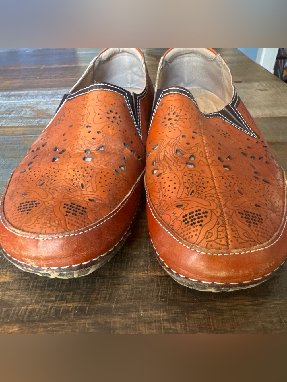 Women’s Brown Leather Slip-On Shoes with Floral Perforation - Picture 6 of 7